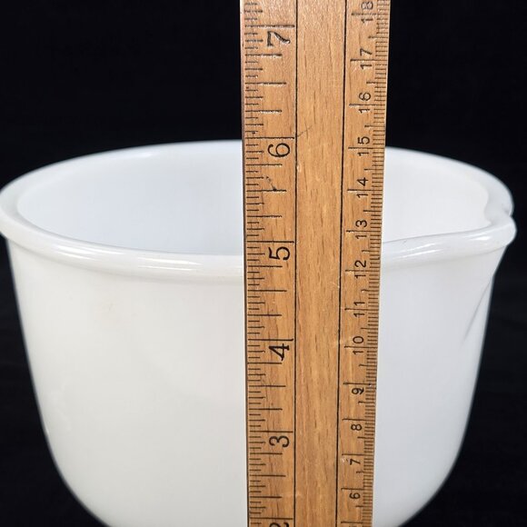 Vintage Glasbake for Sunbeam White Milk Glass Mixing Bowl Pour Spout 12 - Picture 4 of 5